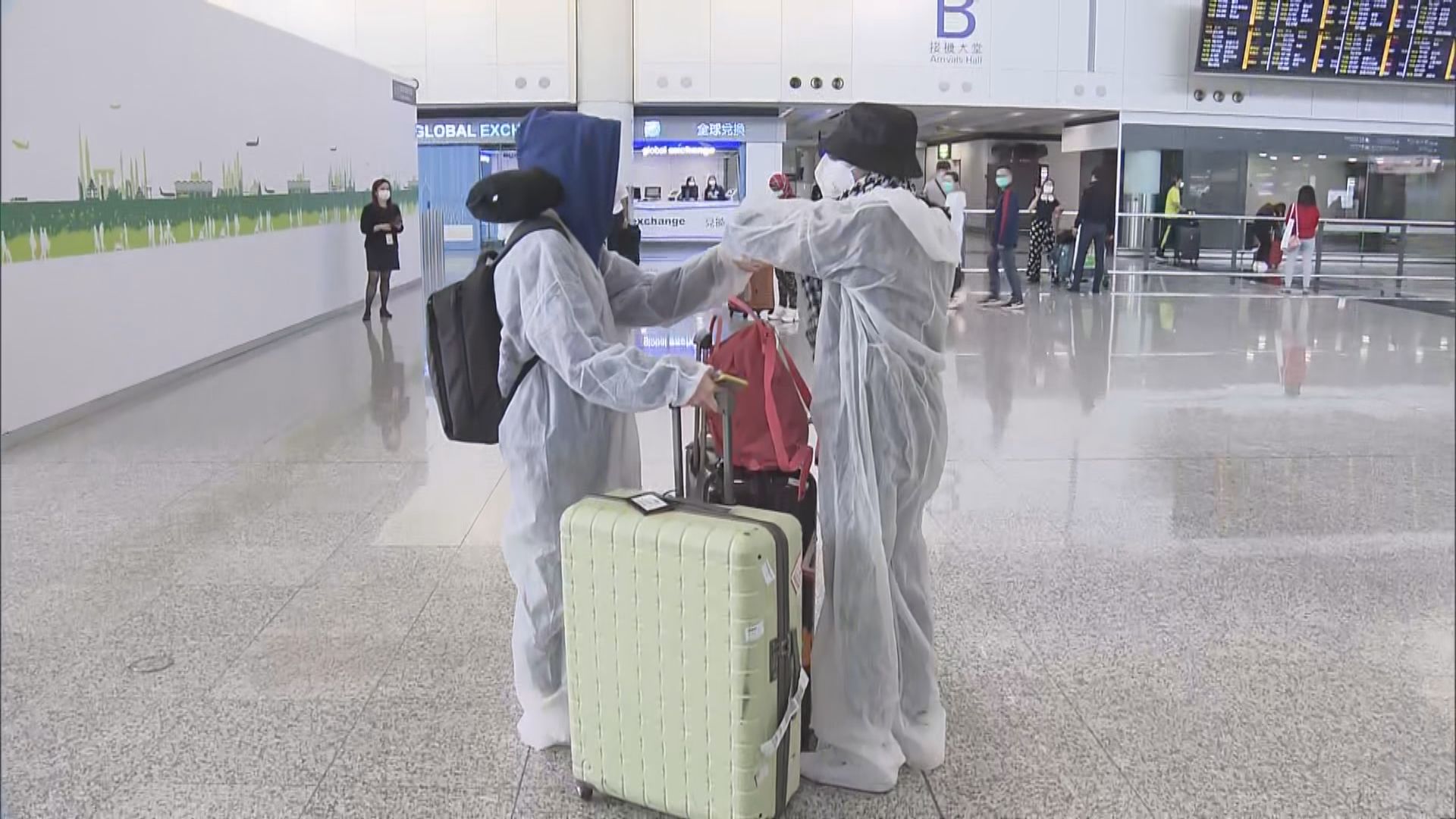 多名英國留學生趕在強制檢疫措施生效前返港