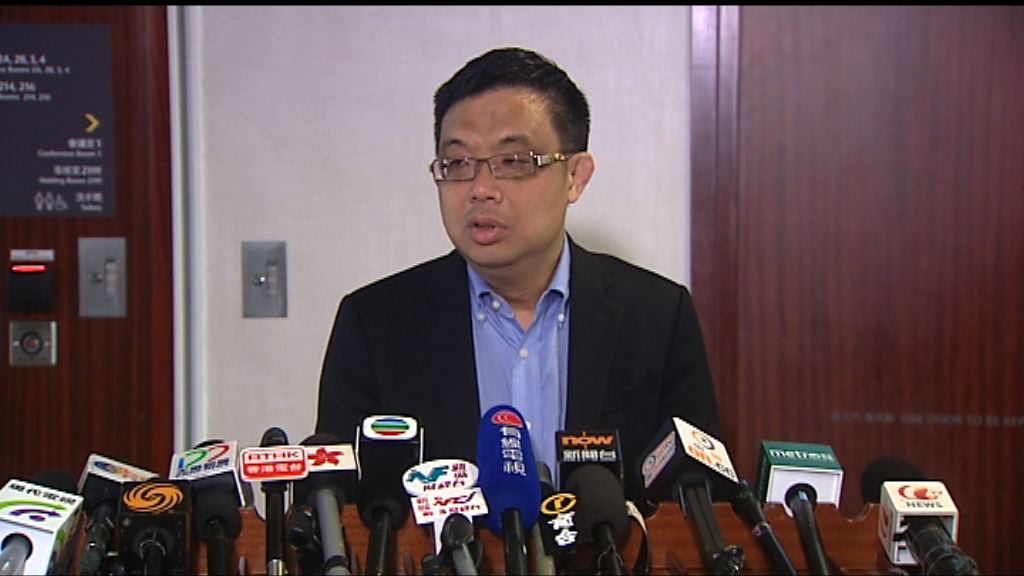 有議員要求梁振英澄清助女行李送禁區事件