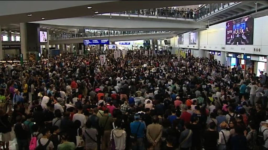 空總聲稱有逾千人參與機場靜坐