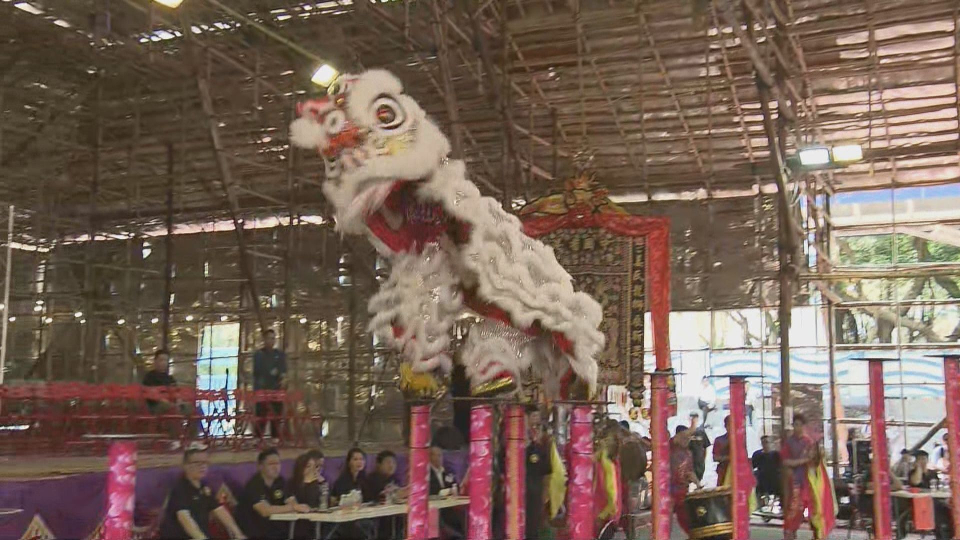 鴨脷洲洪聖傳統文化節舉行　13支隊伍參與首屆國際高樁舞獅邀請賽