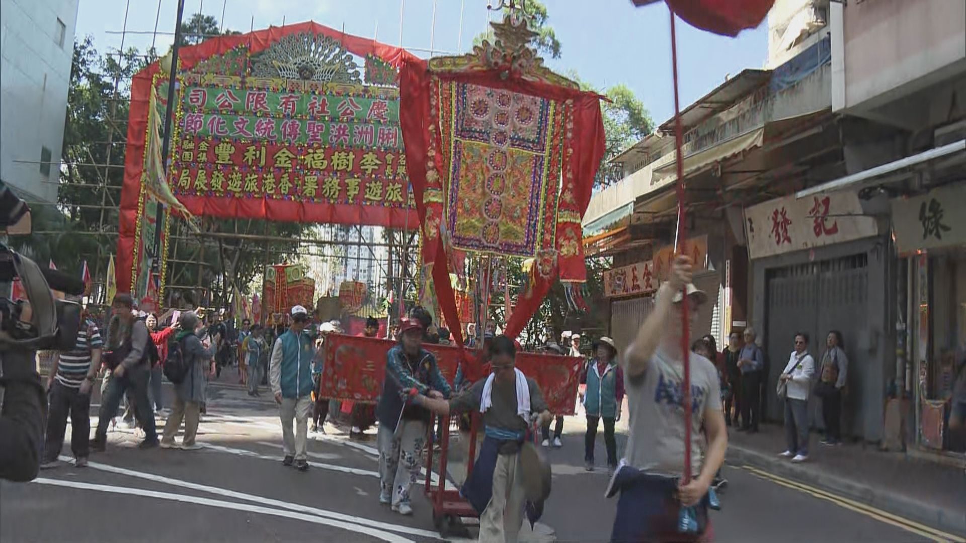 鴨脷洲洪聖傳統文化節舉行接神儀式