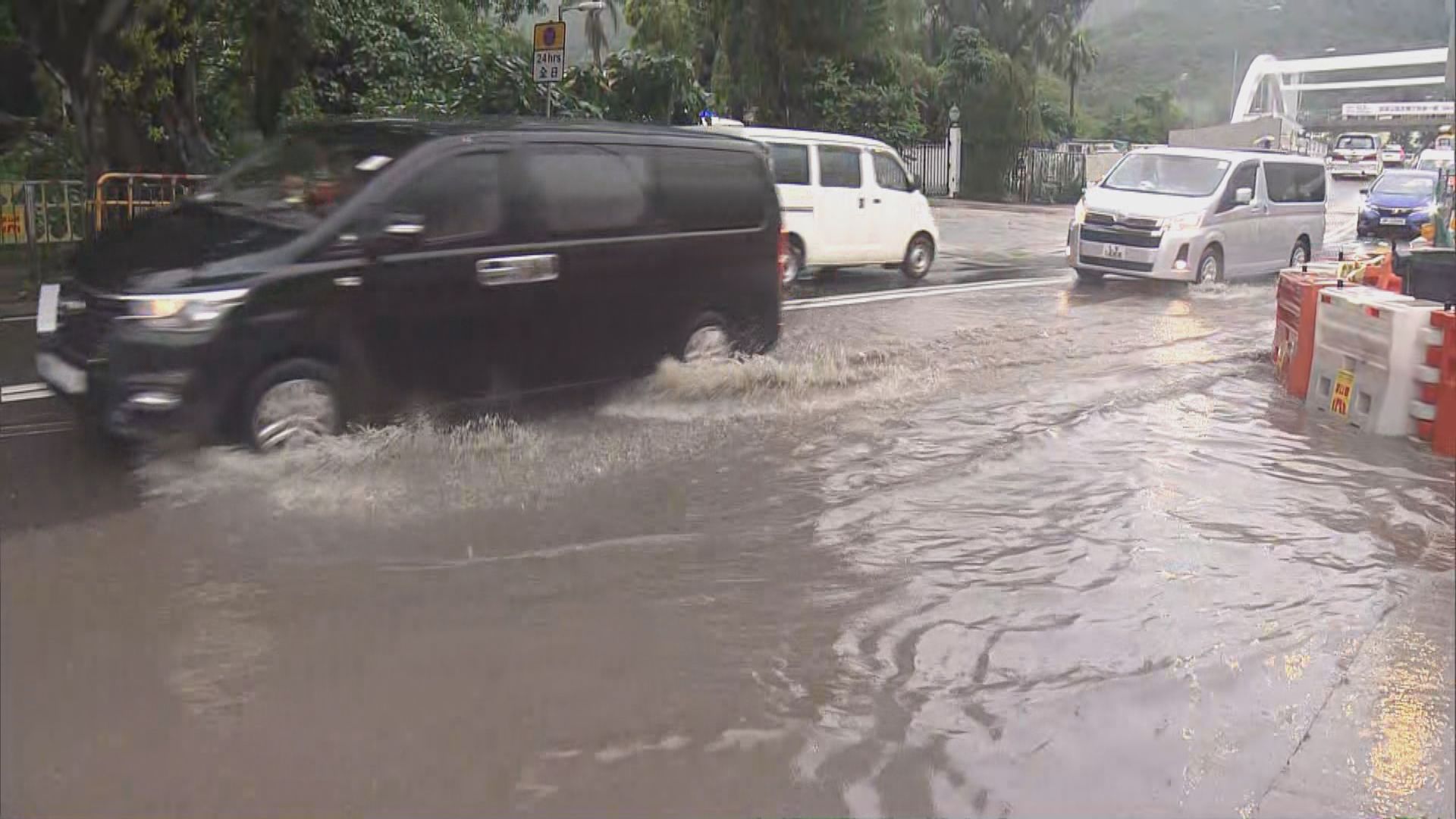 天文台改發黃色暴雨警告　西貢蠔涌村水浸