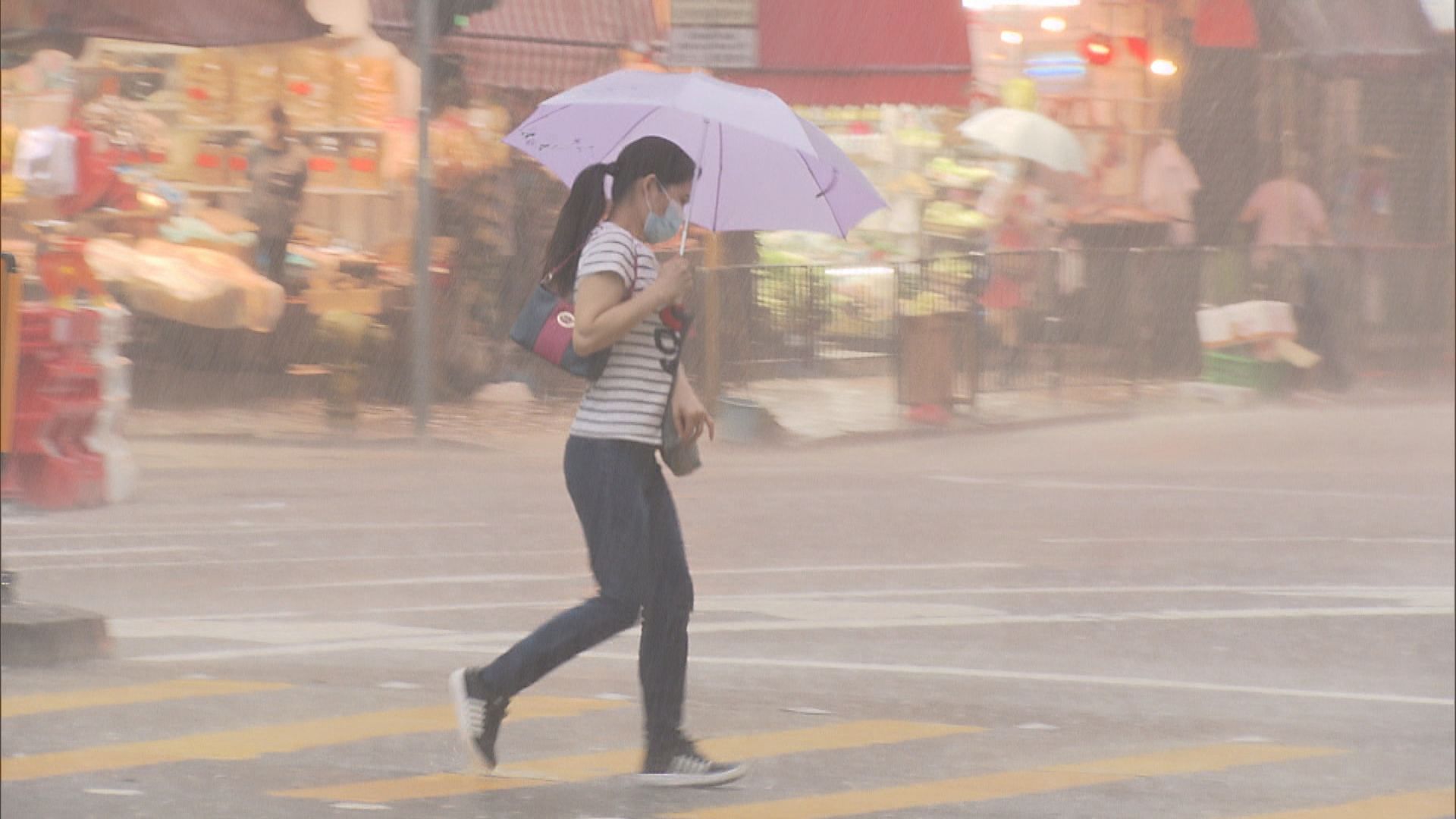 天文台發紅色暴雨警告信號　小一入學領取中心照常開放