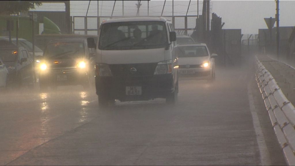 天文台兩度發黃色暴雨警告