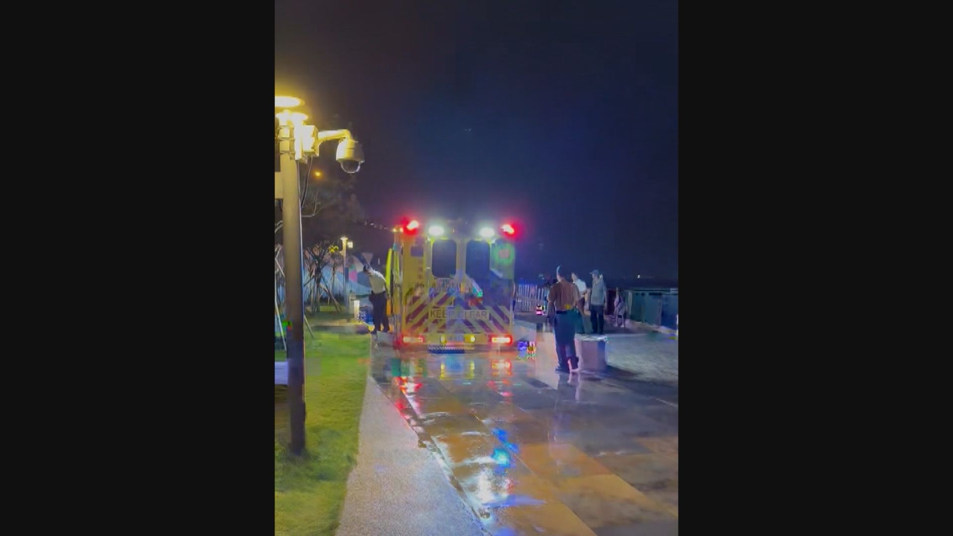 中山紀念公園地磚破裂救護車被困　當局指該路段並非緊急車輛通道