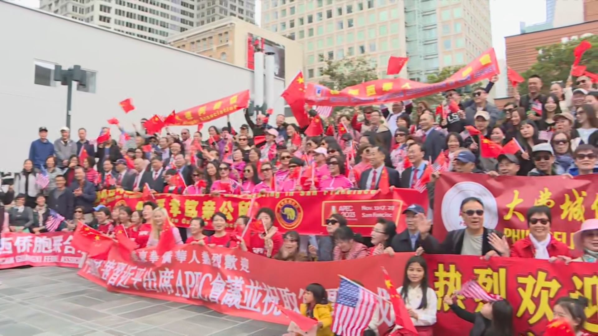 大批華僑歡迎習近平到訪