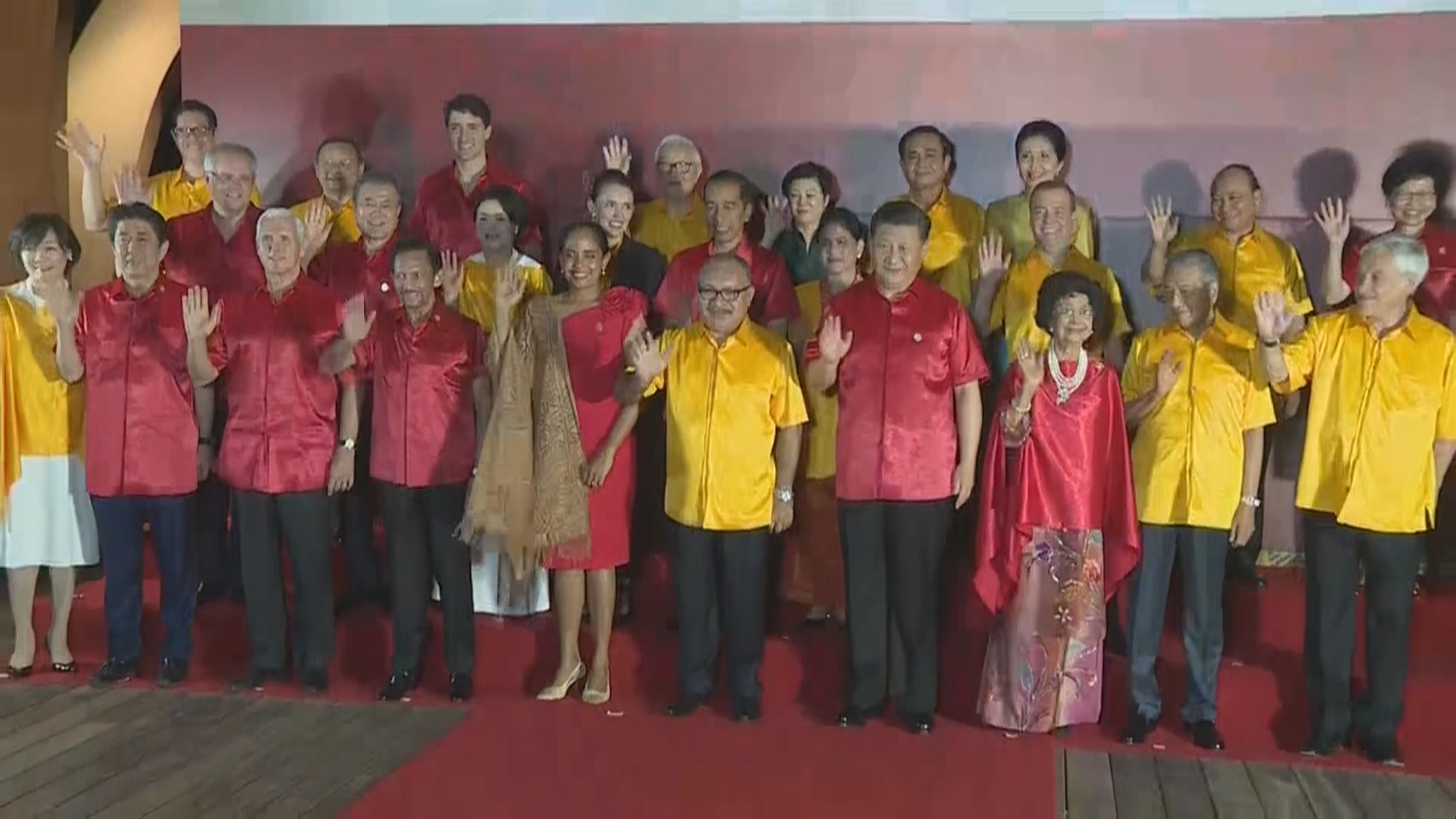 習近平跟彭斯在亞太經合組織峰會短暫交談