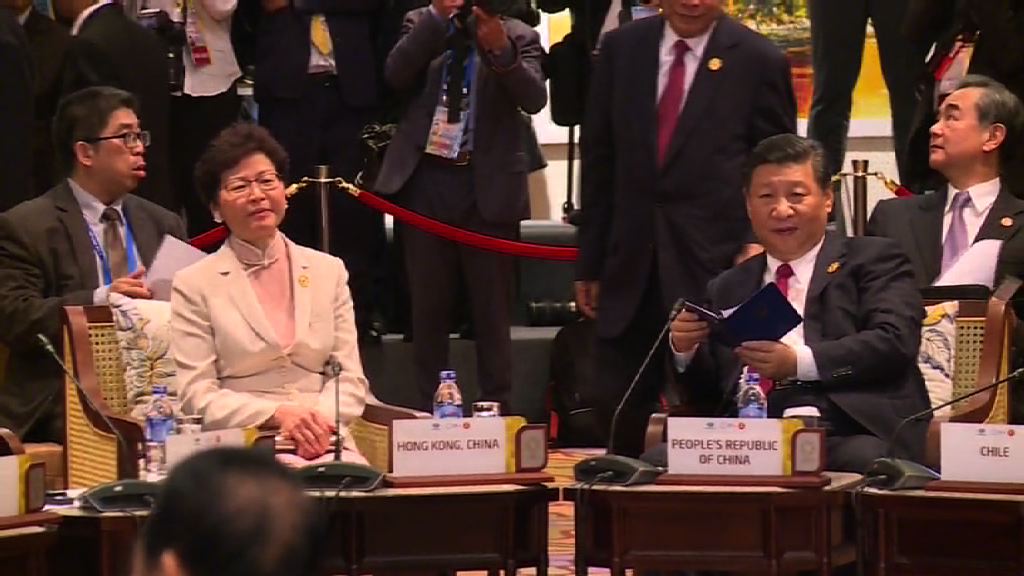 林鄭月娥與習近平短暫交流