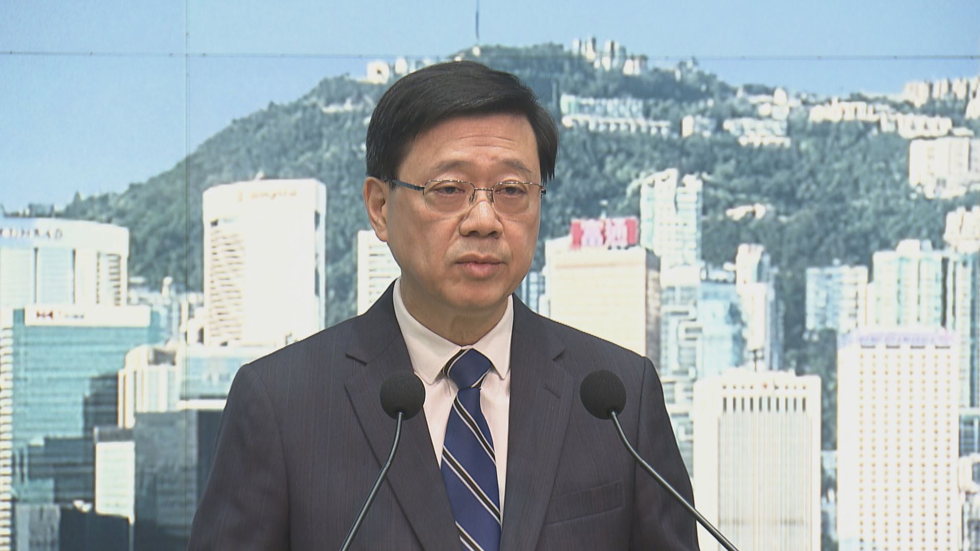 【原片】李家超行會前見記者(二)