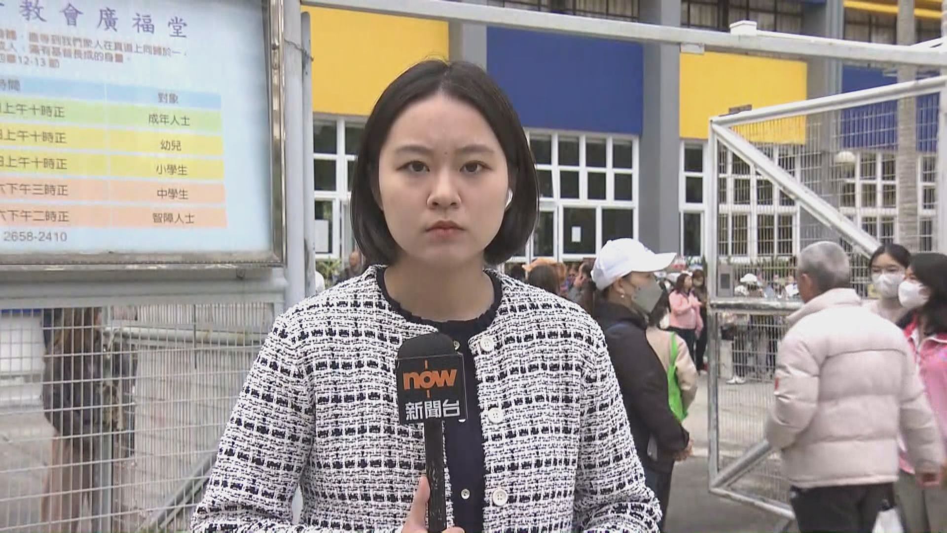 大埔直擊｜宏福苑大火　其中一個安置點有過百名居民休息