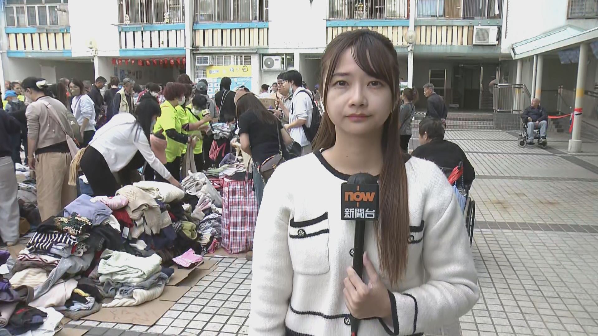 大埔直擊｜宏福苑大火　市民自發到附近廣福商場向災民派發物資