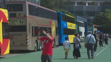 【原片】經典古董巴士再現　猶如時光倒流