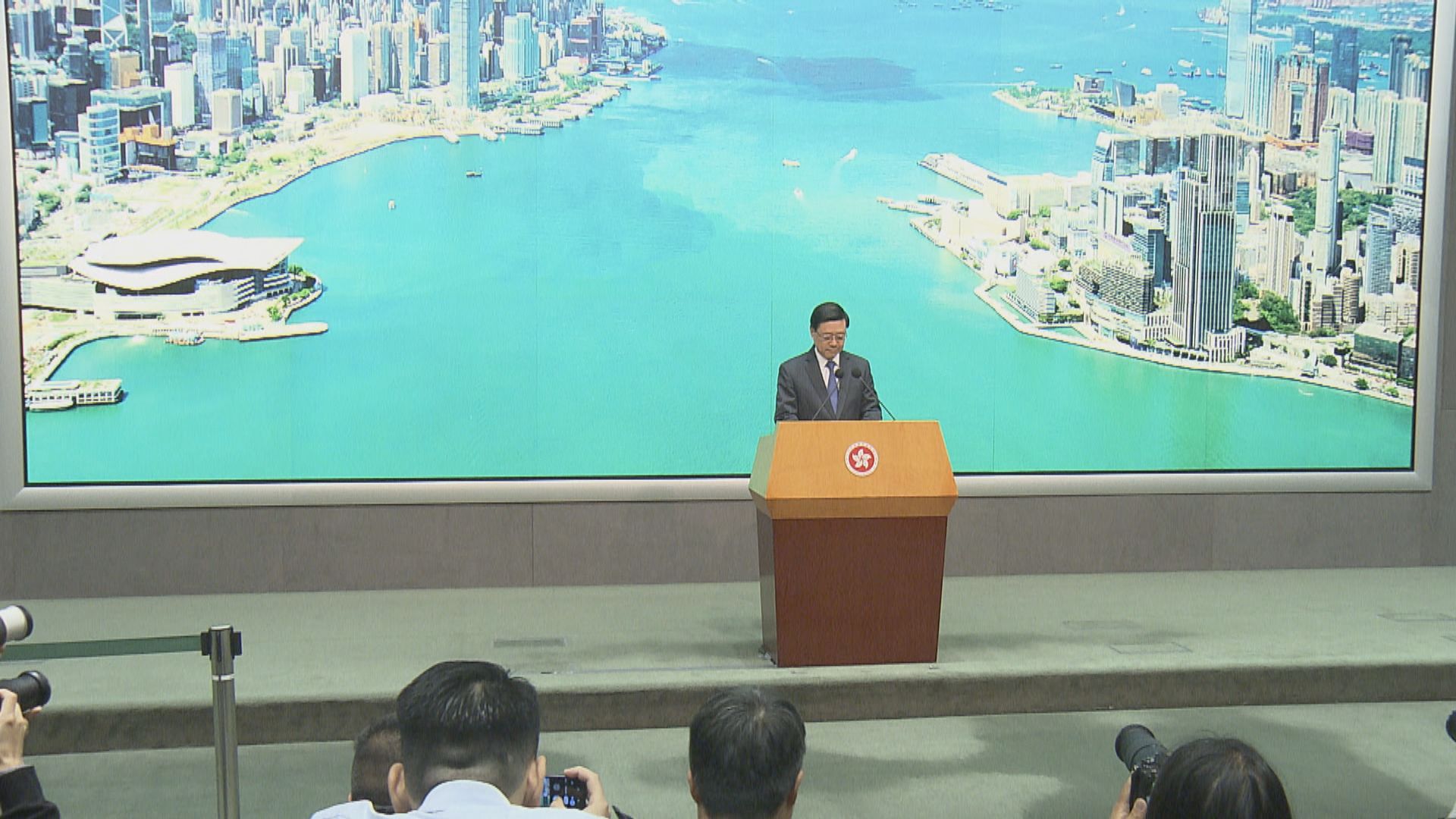 【原片(二)】李家超行會前見記者：夏寶龍南下視察 / 的士擬罷駛 / 財政預算案