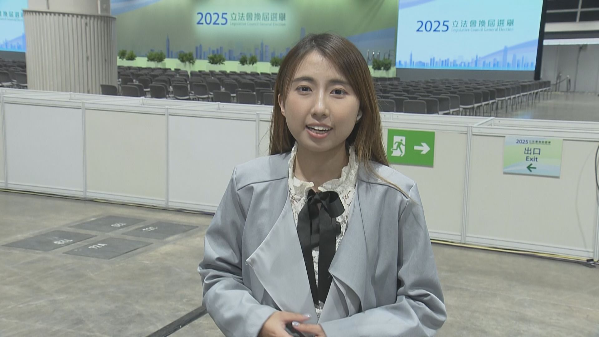 會展直擊｜新聞中心講台與播映裝置等準備就緒　設傳媒區方便候選人受訪