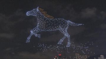 【足本重溫】旅發局「香港馬騰盛世」無人機表演