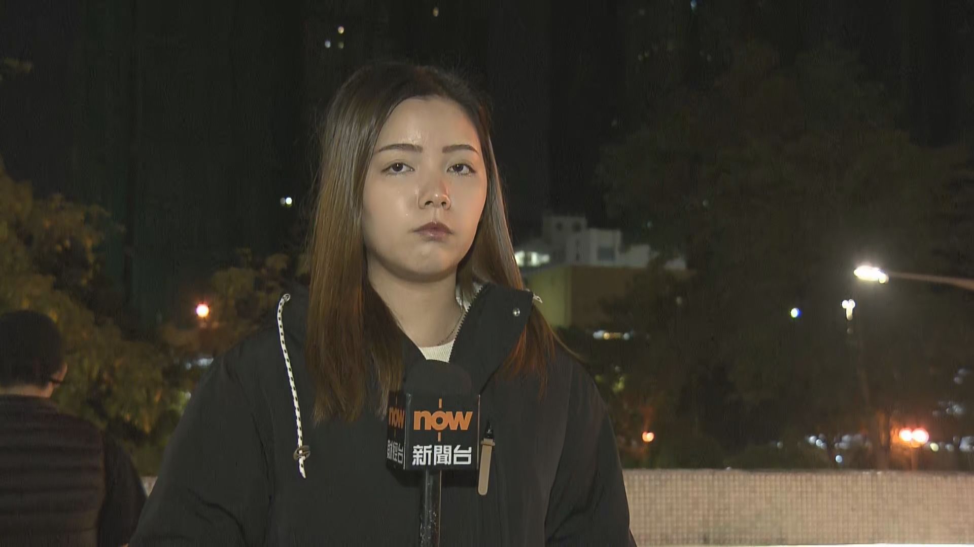 大埔直擊｜廣福邨宏福苑居民聚集廣福商場平台觀察　有宏昌閣住戶料單位或財物盡失