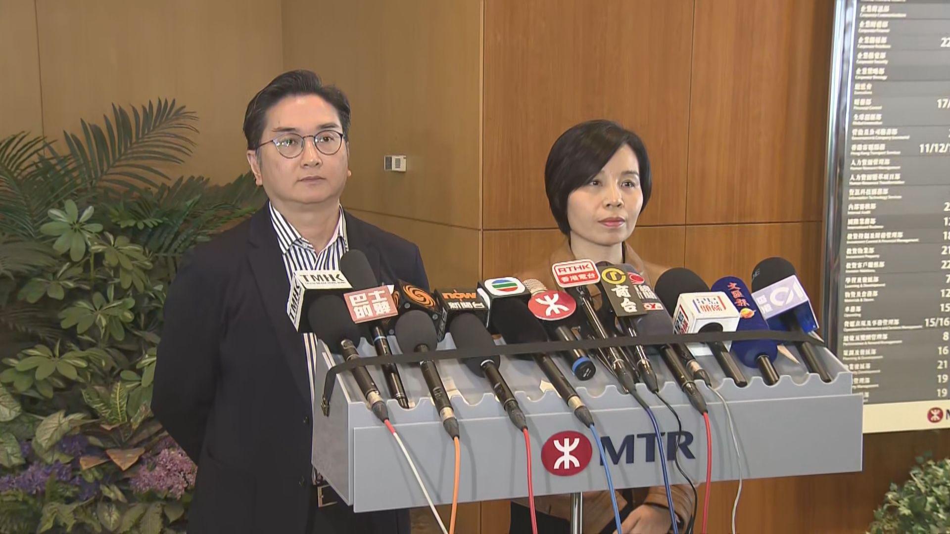 有片｜港鐵就港島綫事故致歉　指初步是有訊號設備及工程車部件跌落路軌