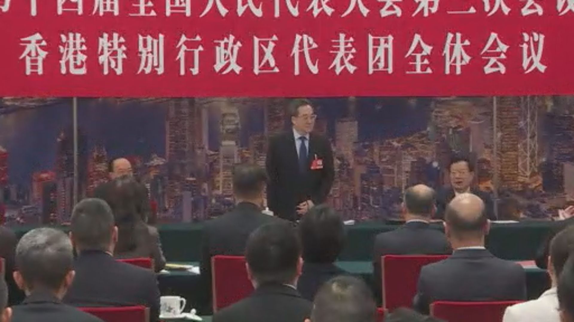 【原片】丁薛祥參加港區全國人大代表團組會議