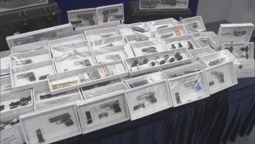 警方在沙田迷你倉檢獲大批槍械 拘捕一名男子