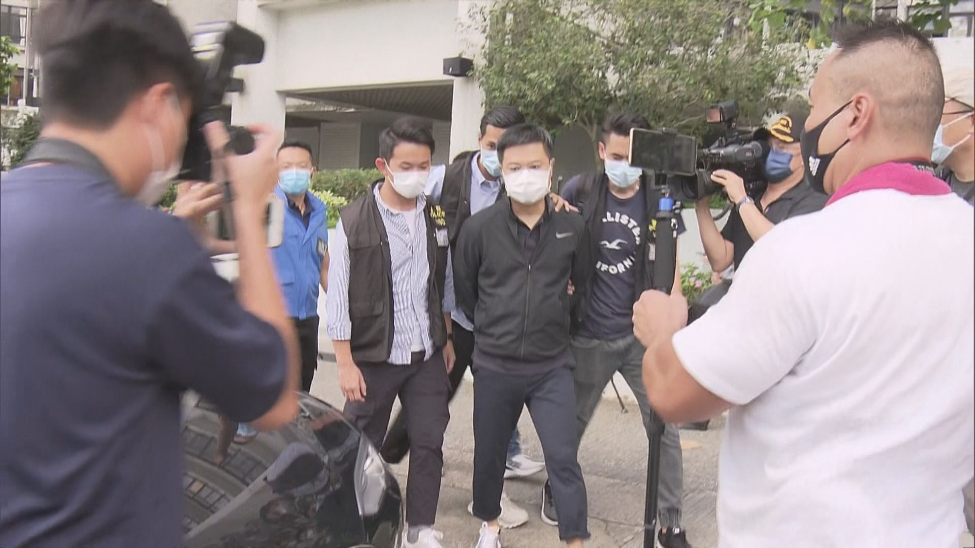 【搜蘋果日報】警拘五人涉違國安法　消息：壹傳媒張劍虹及蘋果羅偉光