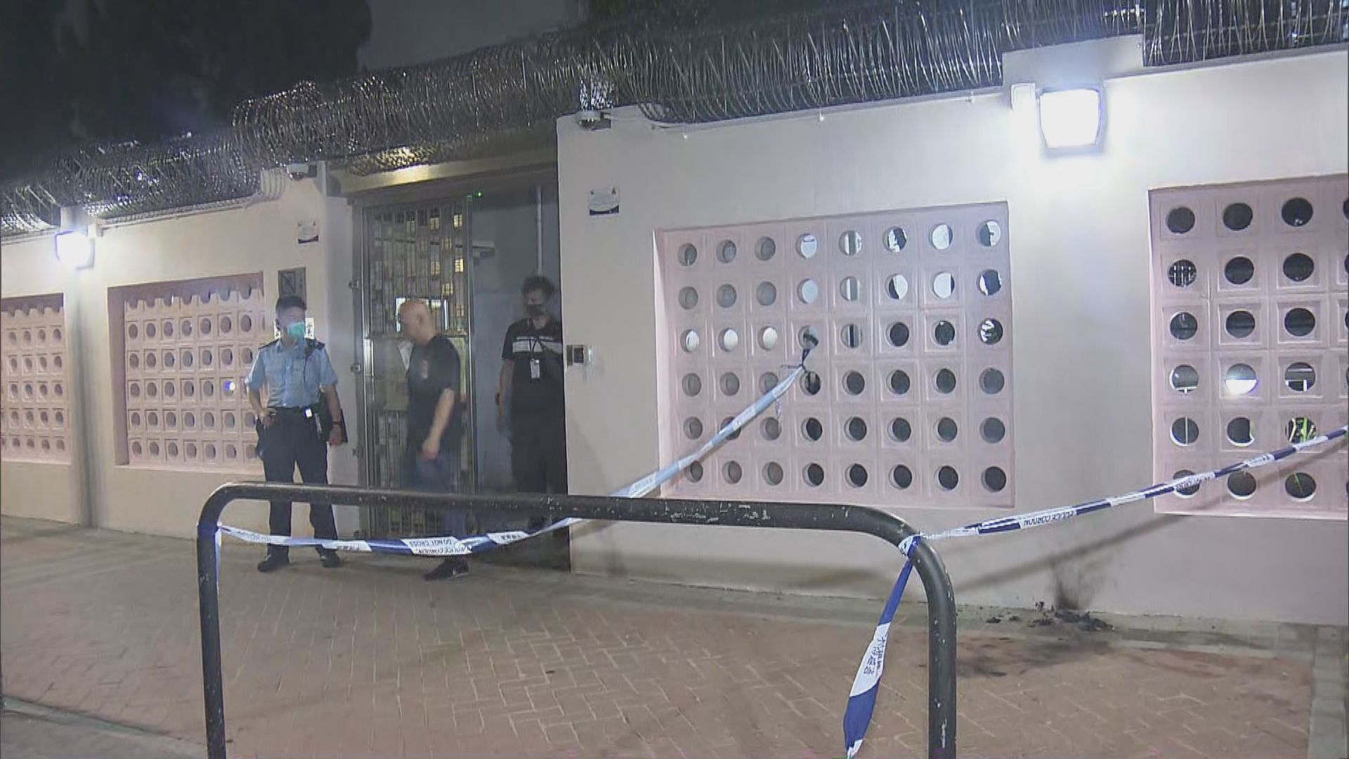 上水警察宿舍再遭汽油彈縱火　警拘一漢