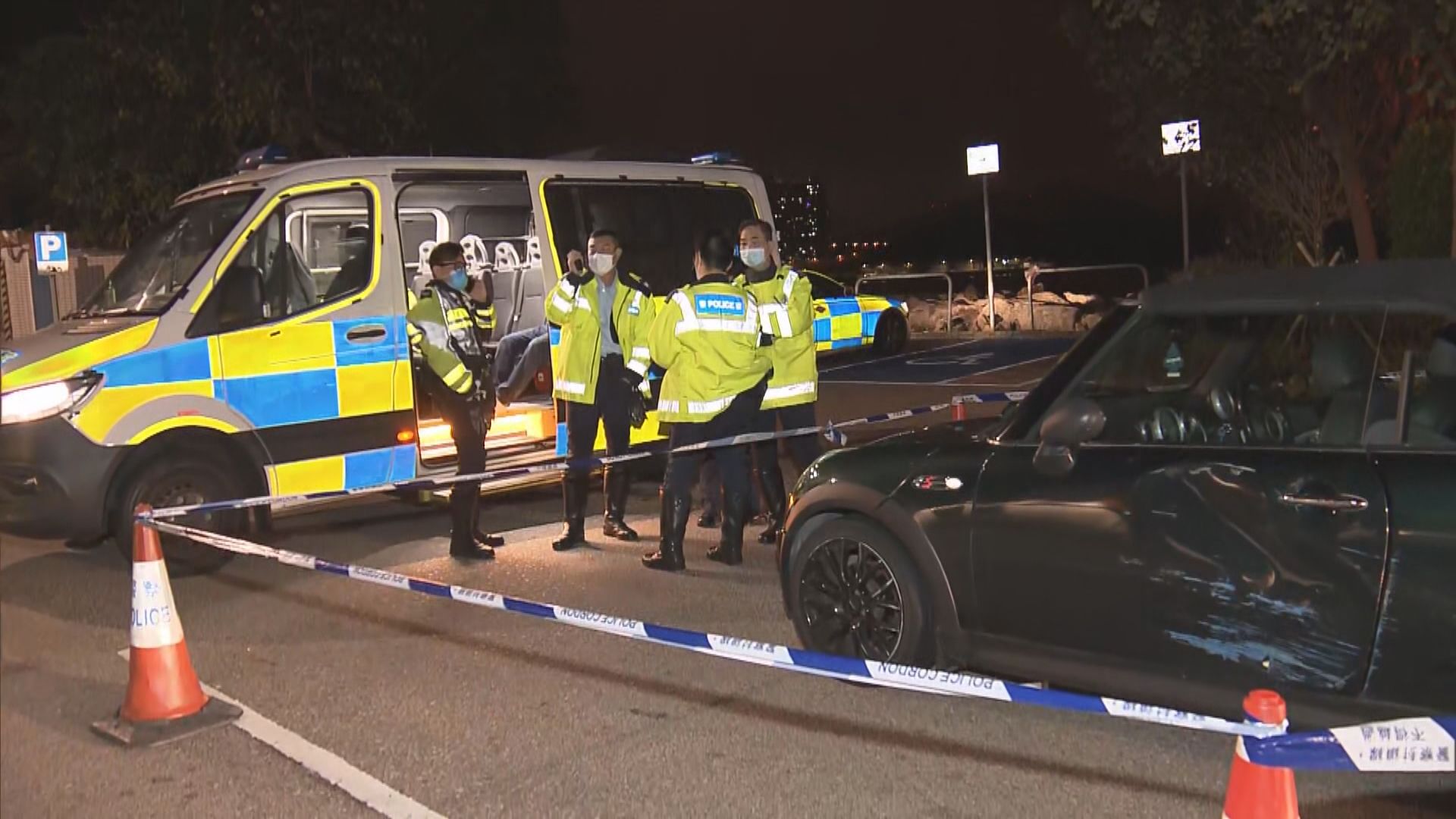 警方深井截可疑私家車拘兩人檢冰毒