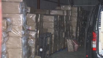 海關元朗白沙村破私煙倉拘兩漢