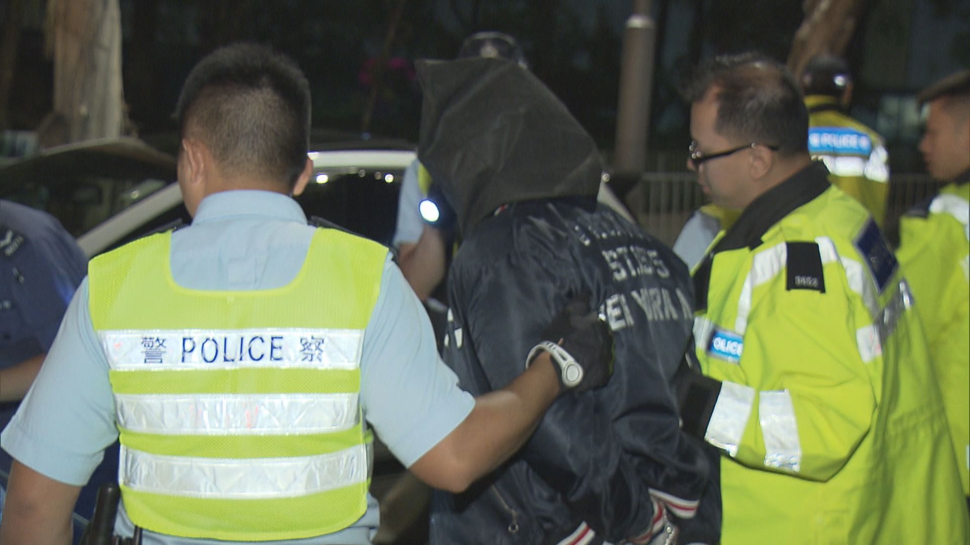 屯門司機涉瘋駕檢警棍仿製槍被捕