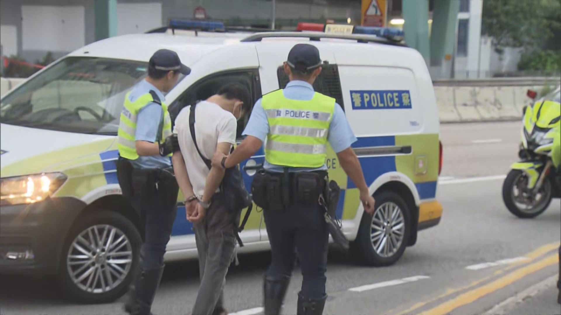警紅磡截電單車檢毒品拘司機