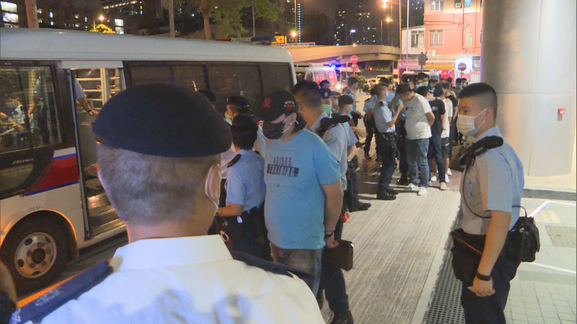 警方旺角拘十六男涉非法集結及藏械