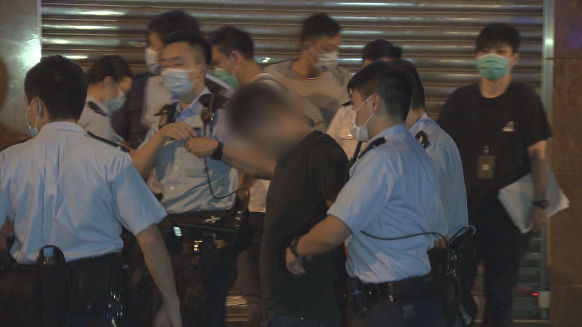 警馬鞍山及尖沙咀截兩車拘三男女