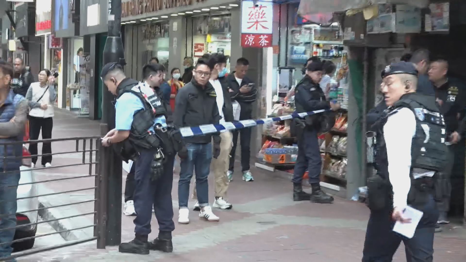 消息指火炭謀殺案疑犯疑藏於旺角建興大廈　警方到場搜捕