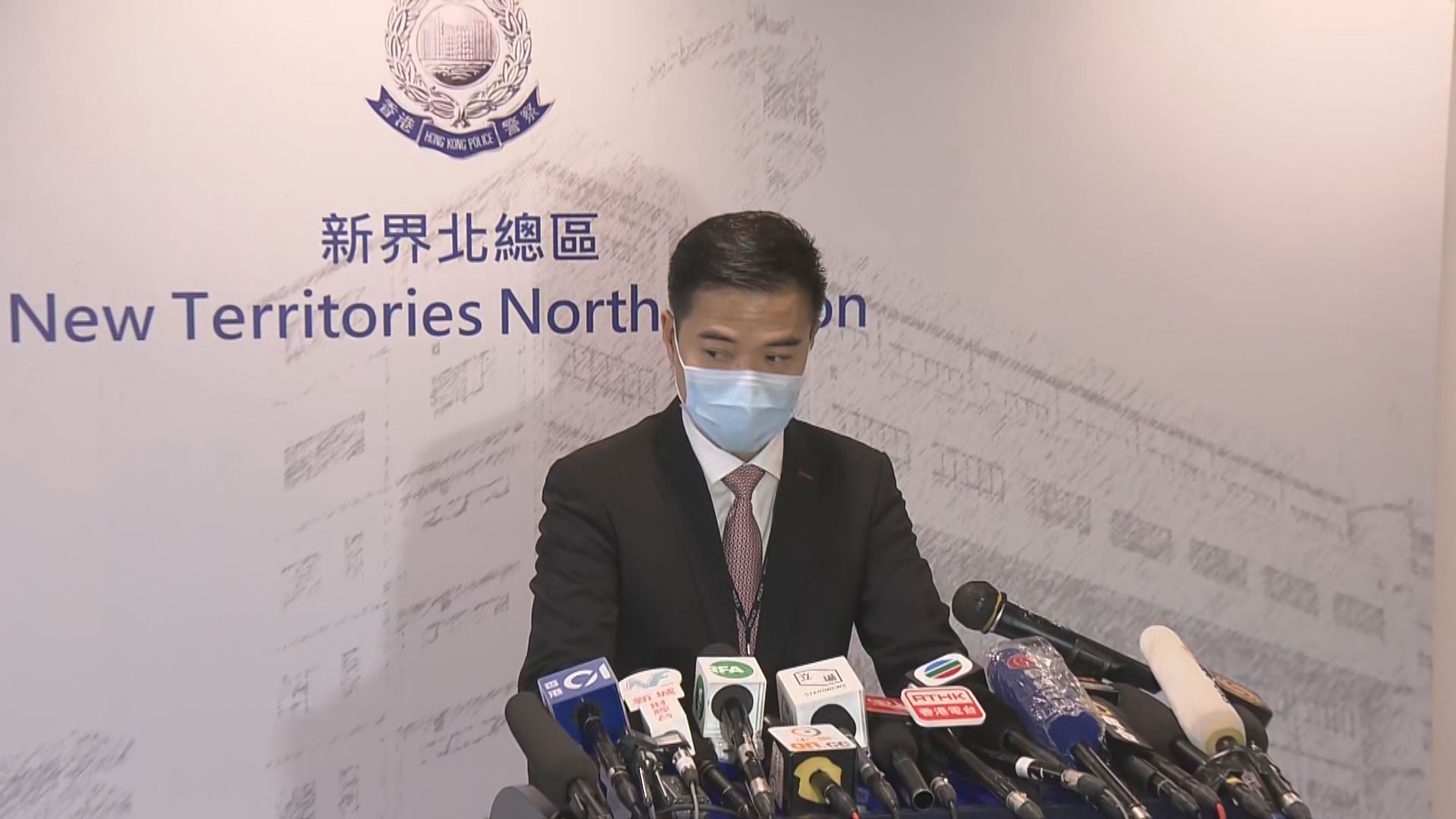 警方澄清警員18分鐘後到場非39分鐘　拍白衣人「膊頭」是勸對方離開