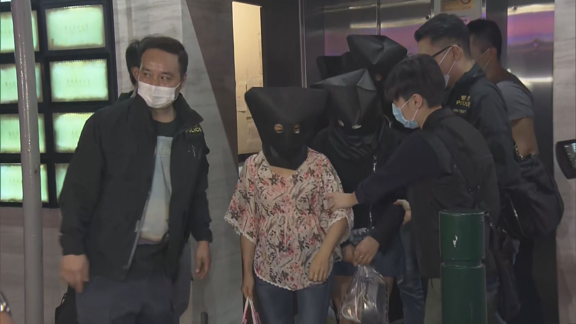 警方查尖沙咀無牌酒吧　拘六男女