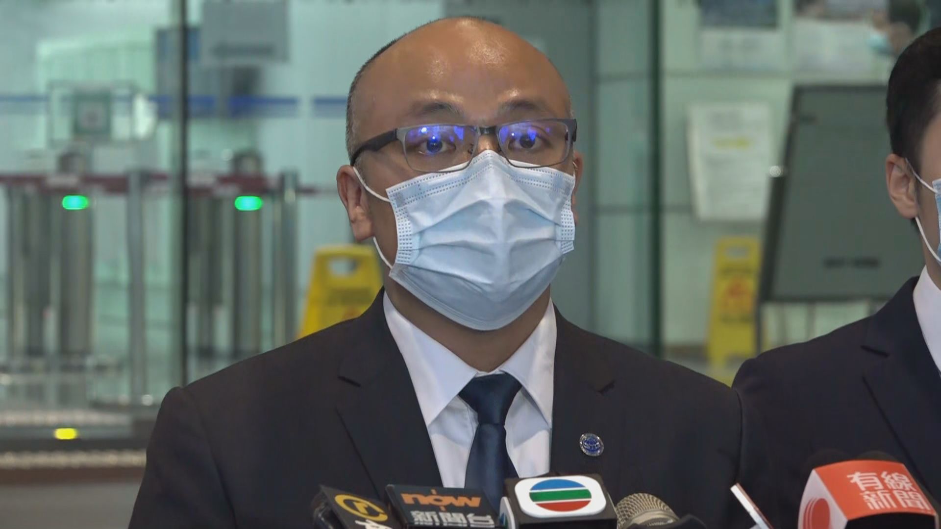 警拘五人涉訛稱代辦大嶼山禁區證