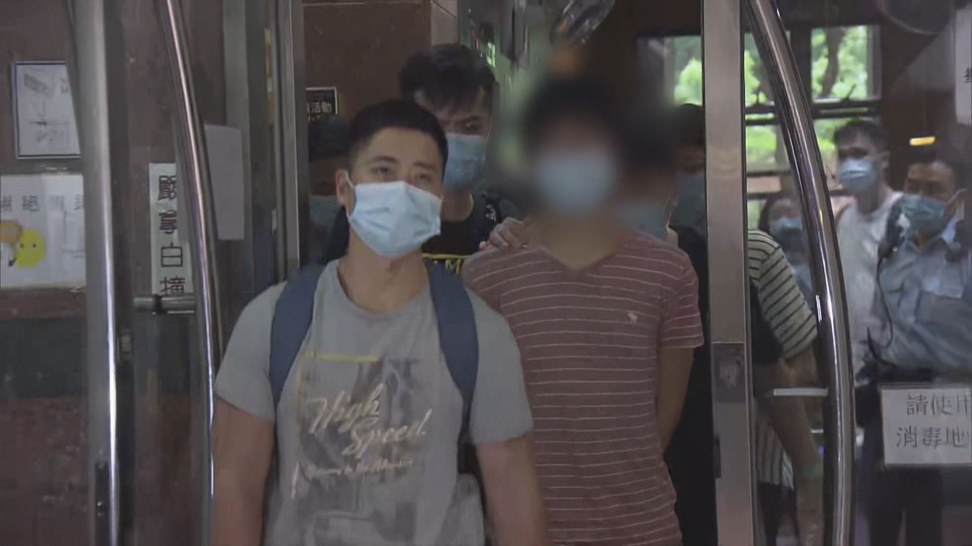 警方粉嶺拘母子涉管有槍械及戰略物資