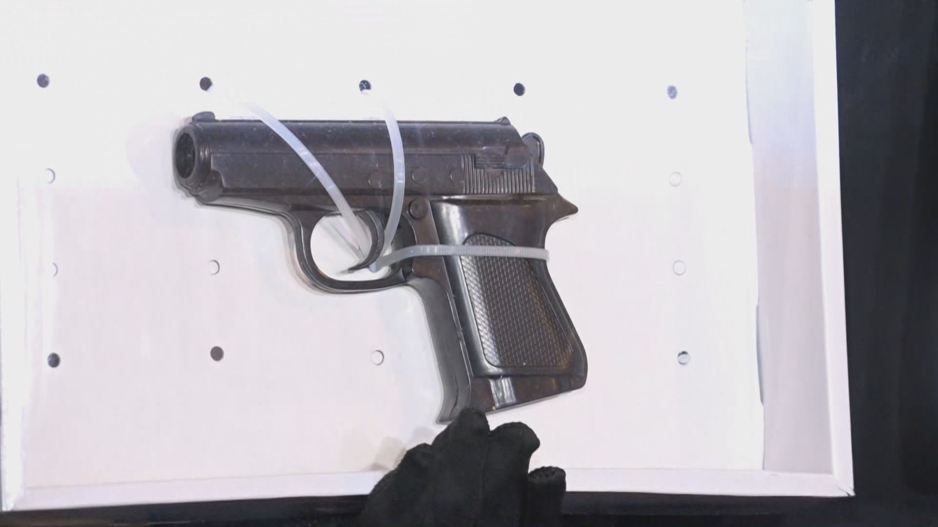 警方深水埗搗黑幫武器庫拘六人