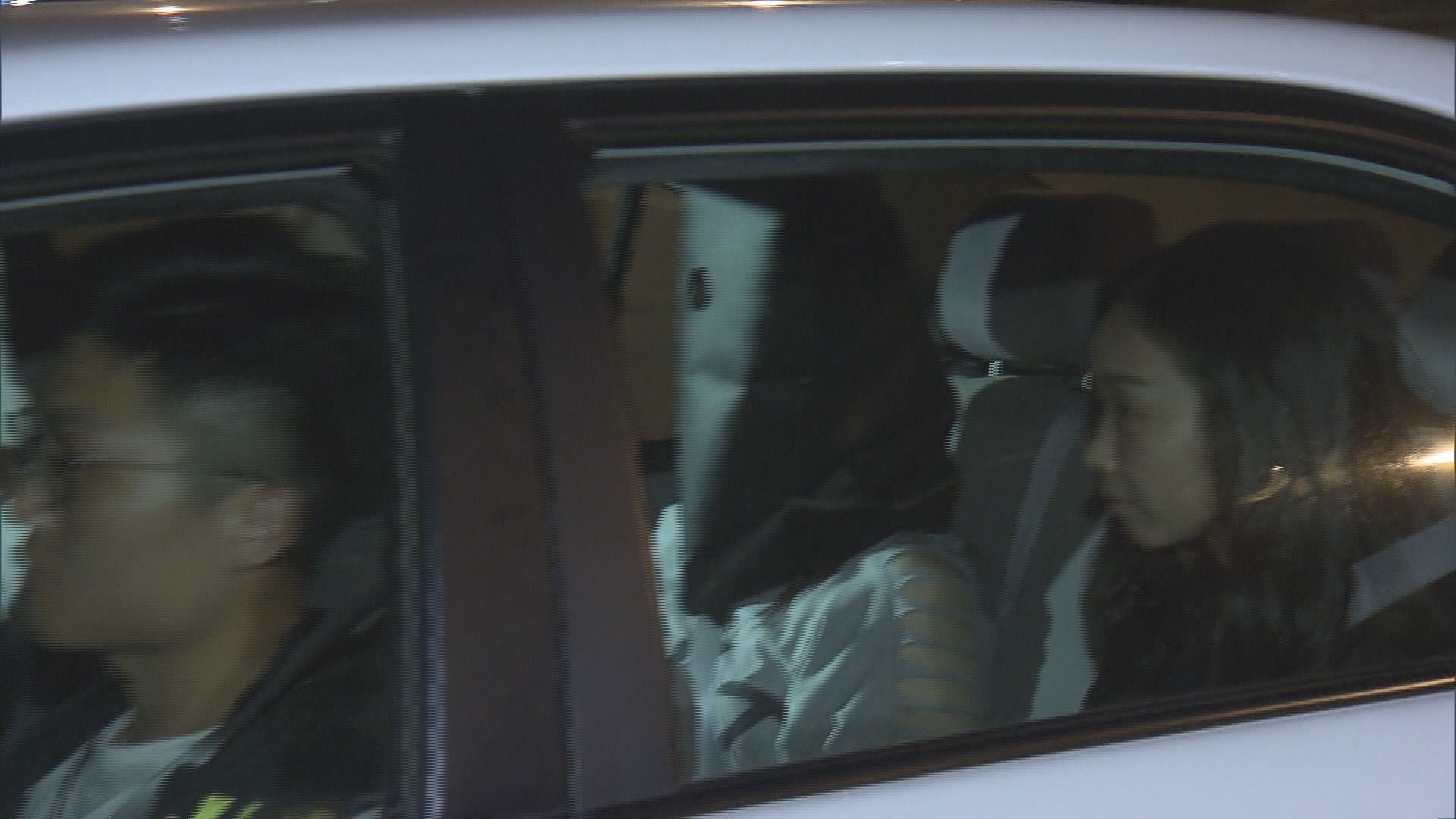 兩名女子涉網騙月餅券被捕