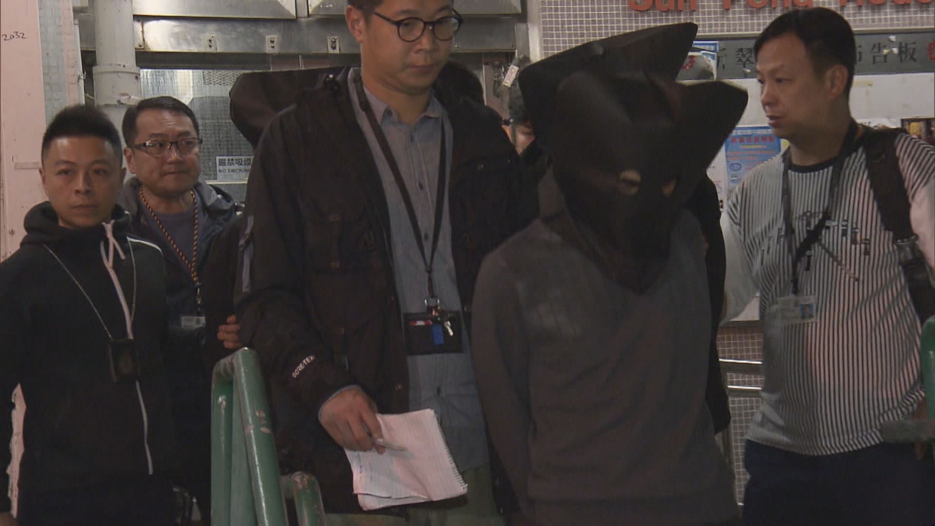 警拘四名男子涉八宗超市偷逾百支紅酒