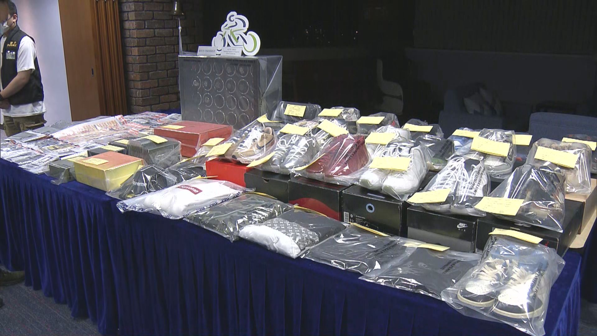 警將軍澳拘一男涉以出租車位行騙