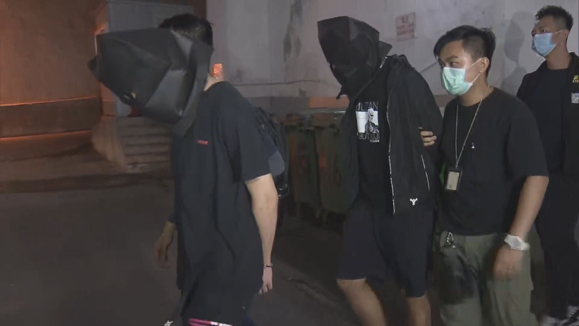 警屯門工廈破賭檔　拘六男女檢毒品武器