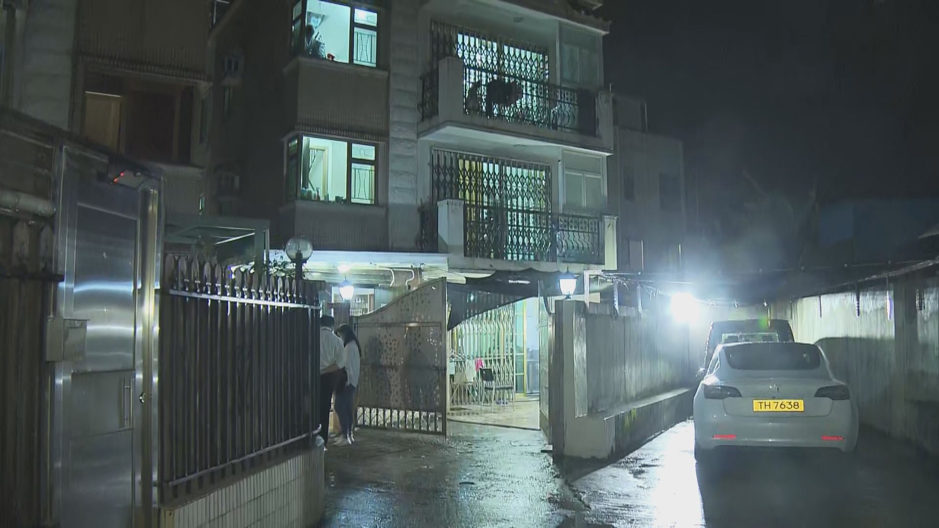 屯門獨立屋遭爆竊　警拔槍拘三賊