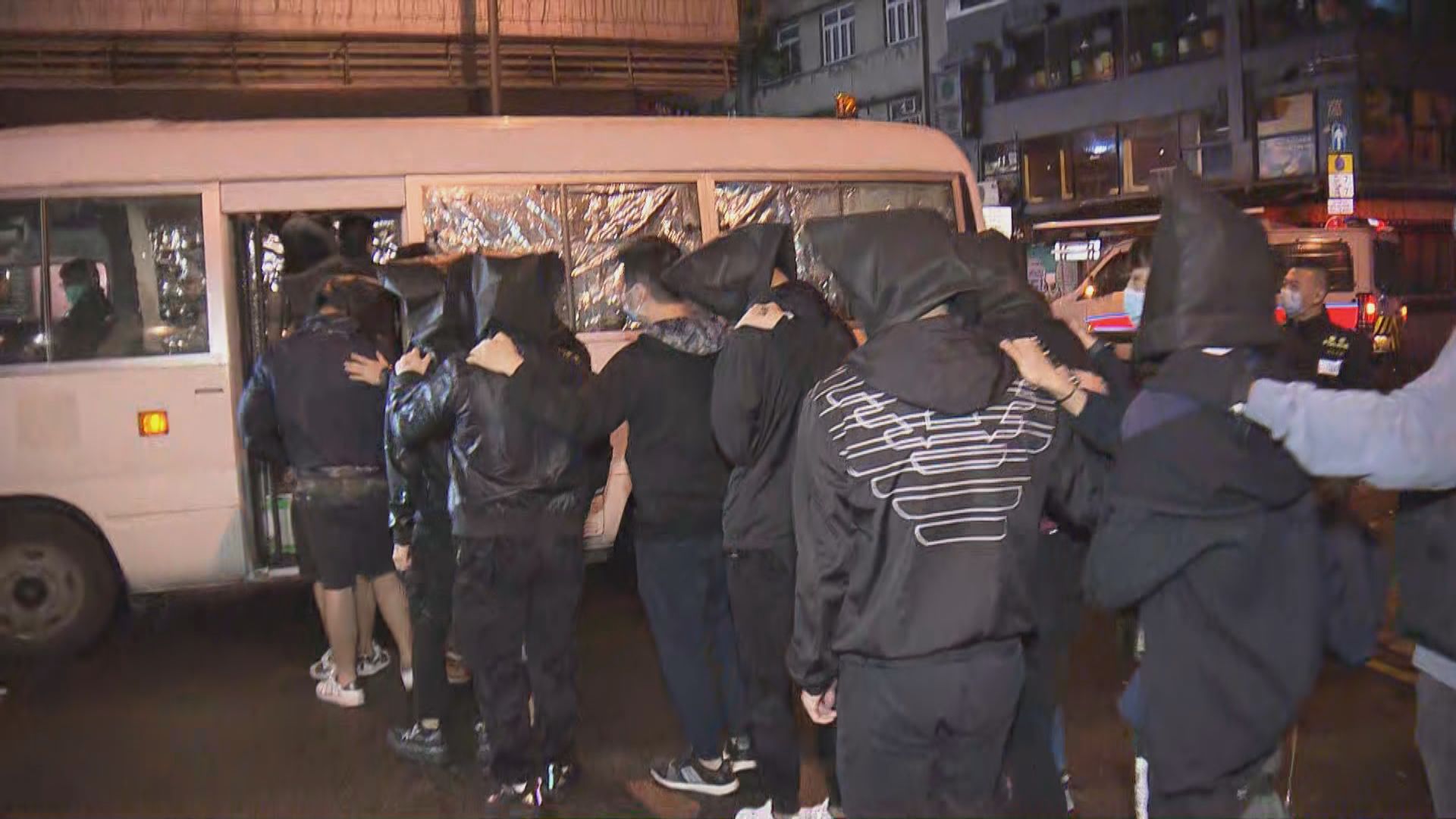 警尖沙咀反黑查無牌酒吧拘16男女