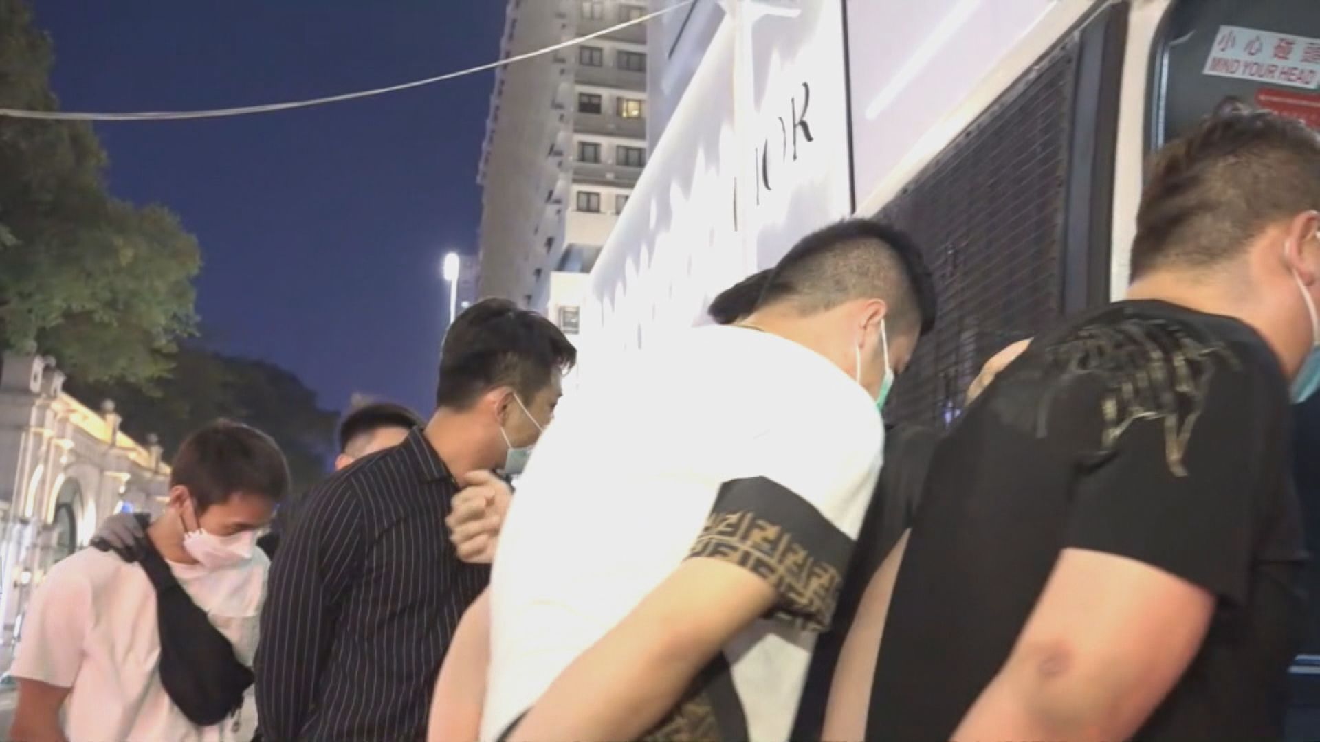 警尖沙咀海港城拘30多人涉非法收債集結