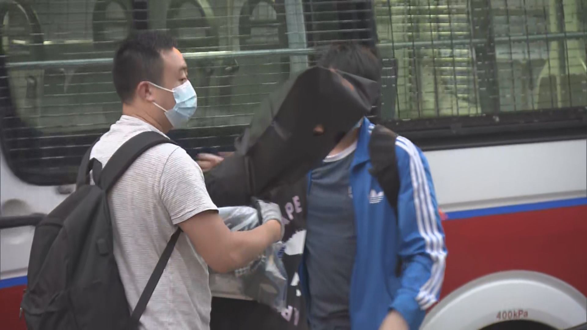 警天水圍查可疑車檢可卡因拘兩漢