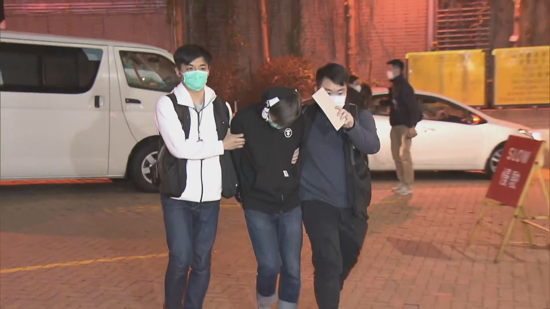 警尖沙咀拘一對男女涉網上行騙