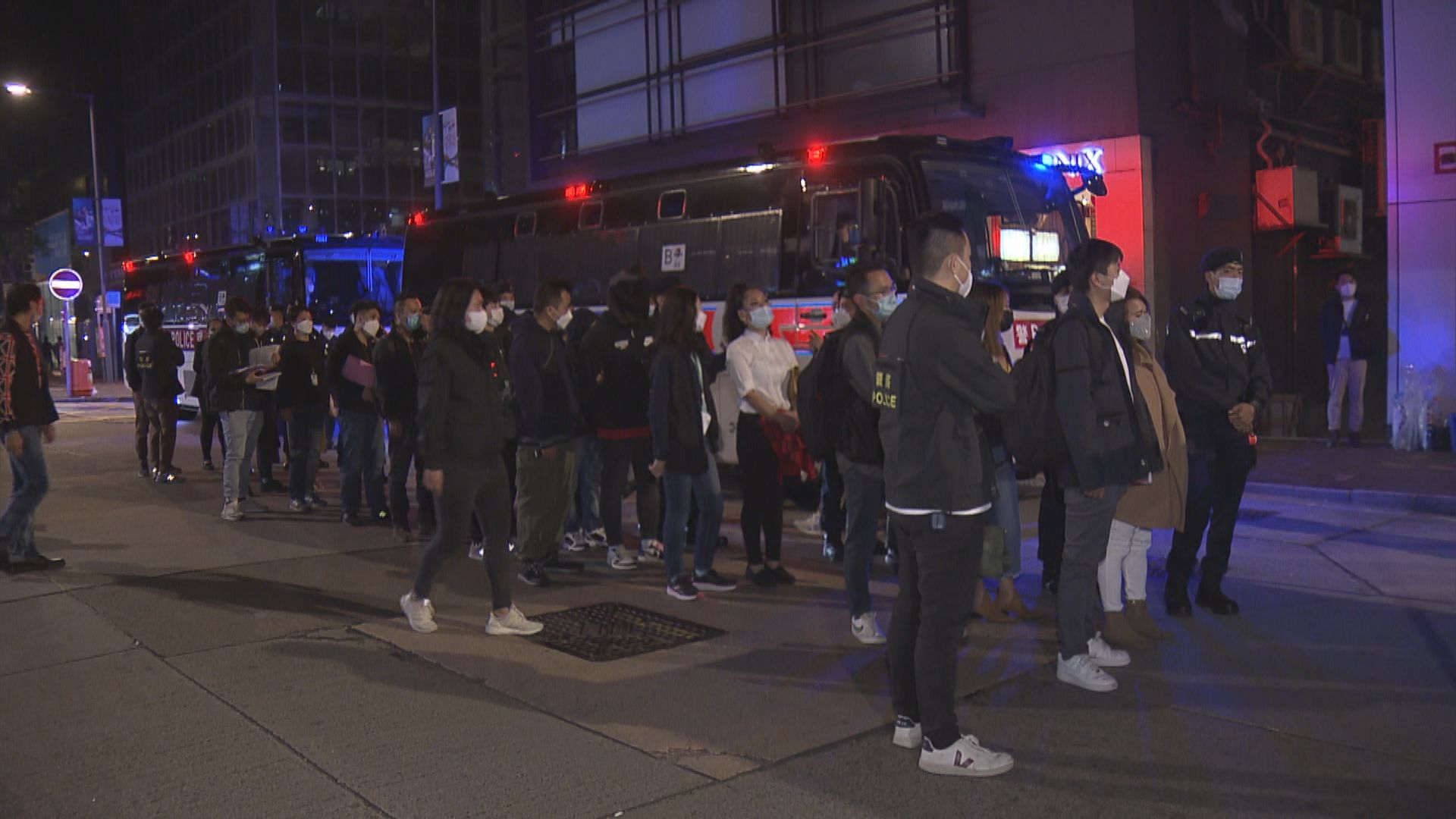 警灣仔反盜竊行動拘13南亞裔男女