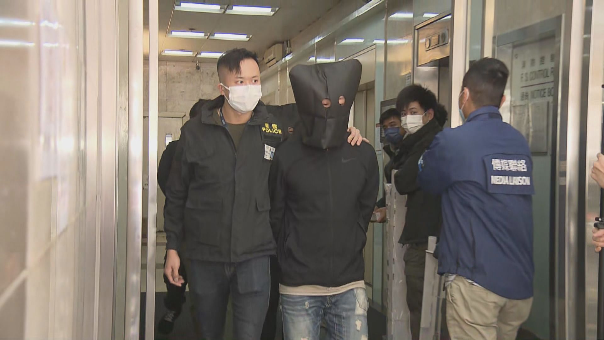 警方拘捕一對男女涉藏有攻擊性武器