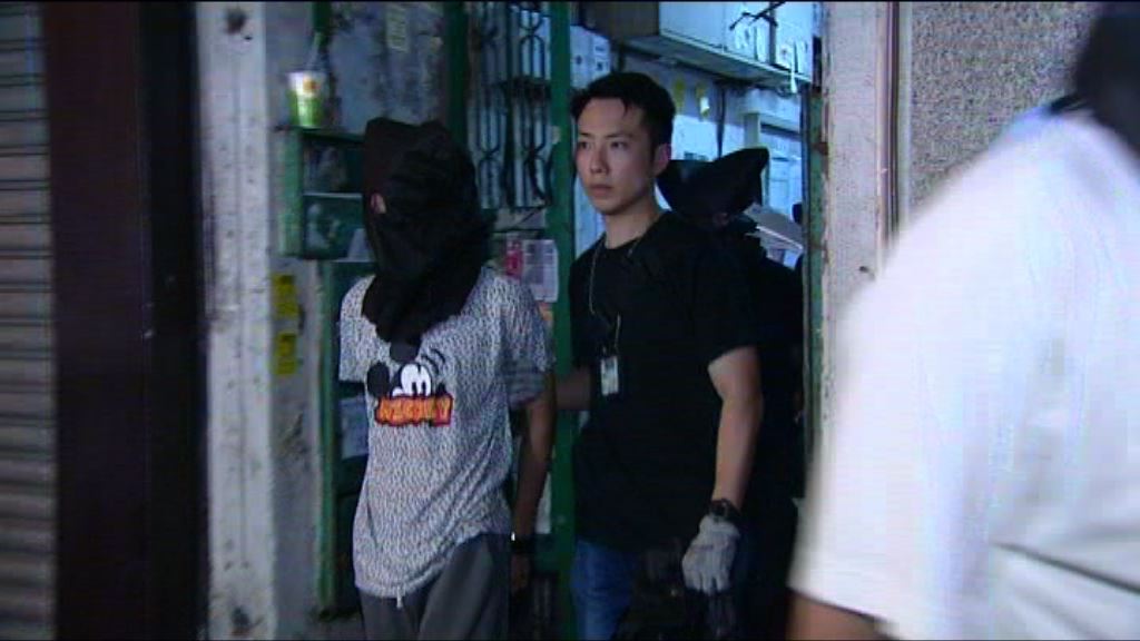 警方大角咀拘四男女涉爆竊