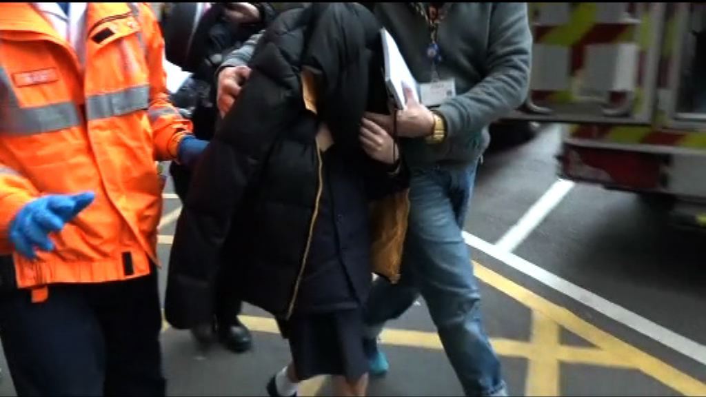 11歲女童衣衫不足　父母被捕